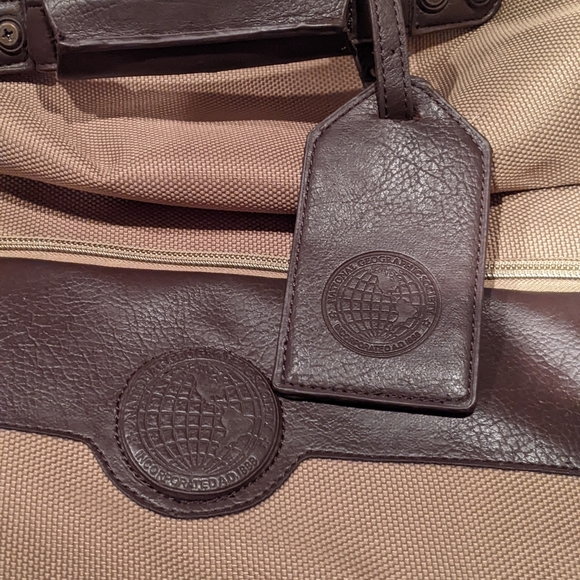 National Geographic canvas messenger bag with leather logo and luggage tag. - Picture 3 of 6